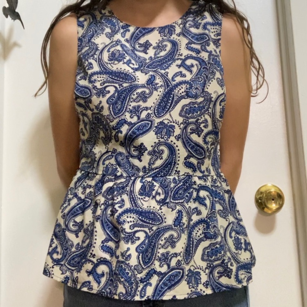 Forever 21 Paisley Peplum Sleevless Top. Pyramid Shaped Button-Button Up back